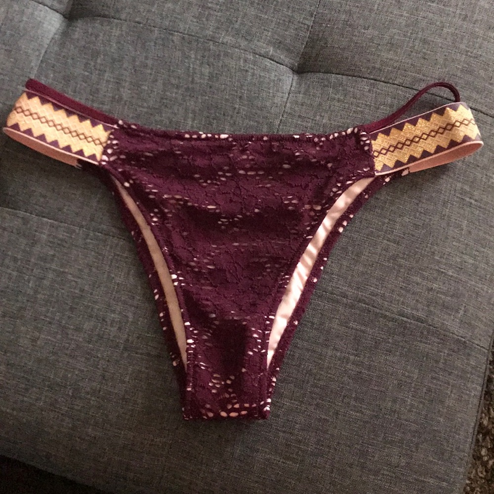 Shade & Shore Swimsuit bottom size Medium